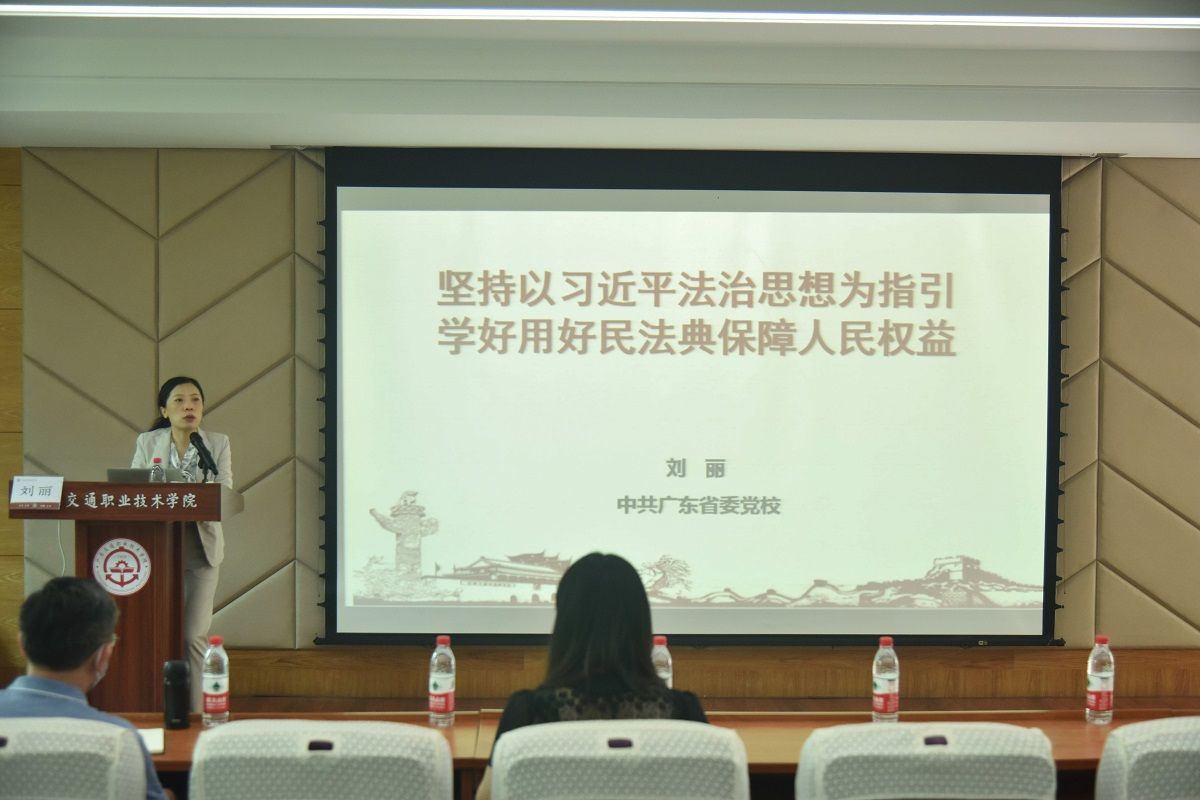 讲座现场.jpg 讲座现场.jpg