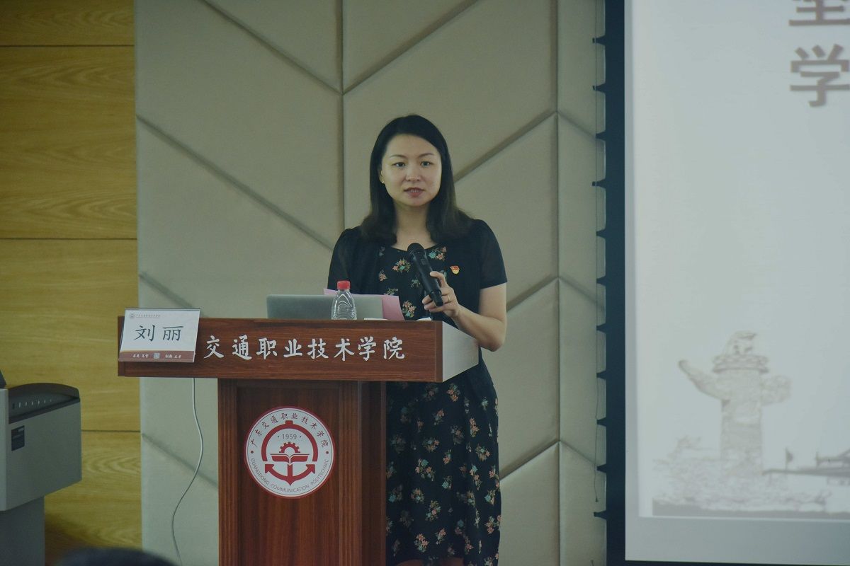 熊嘉逸主持.jpg 熊嘉逸主持.jpg