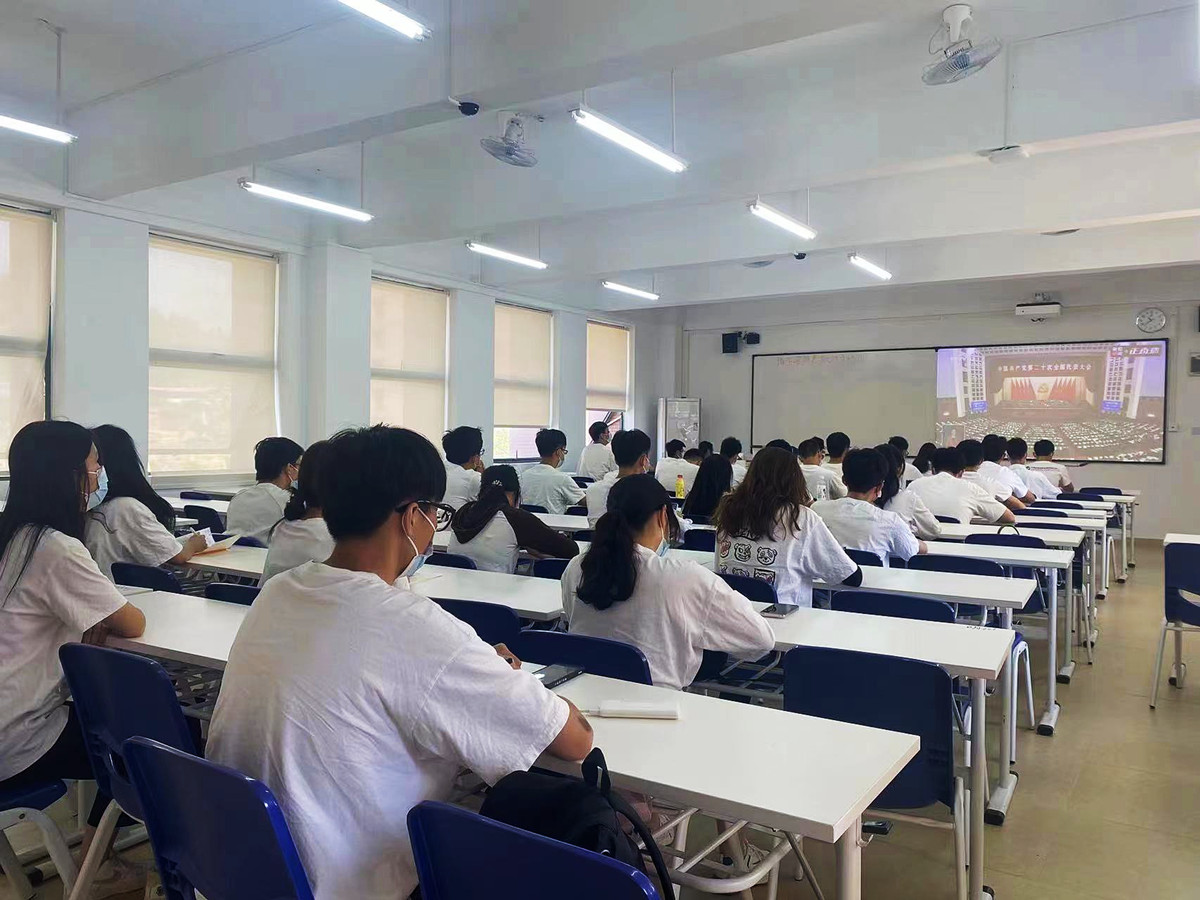 学生3.jpg 学生3.jpg