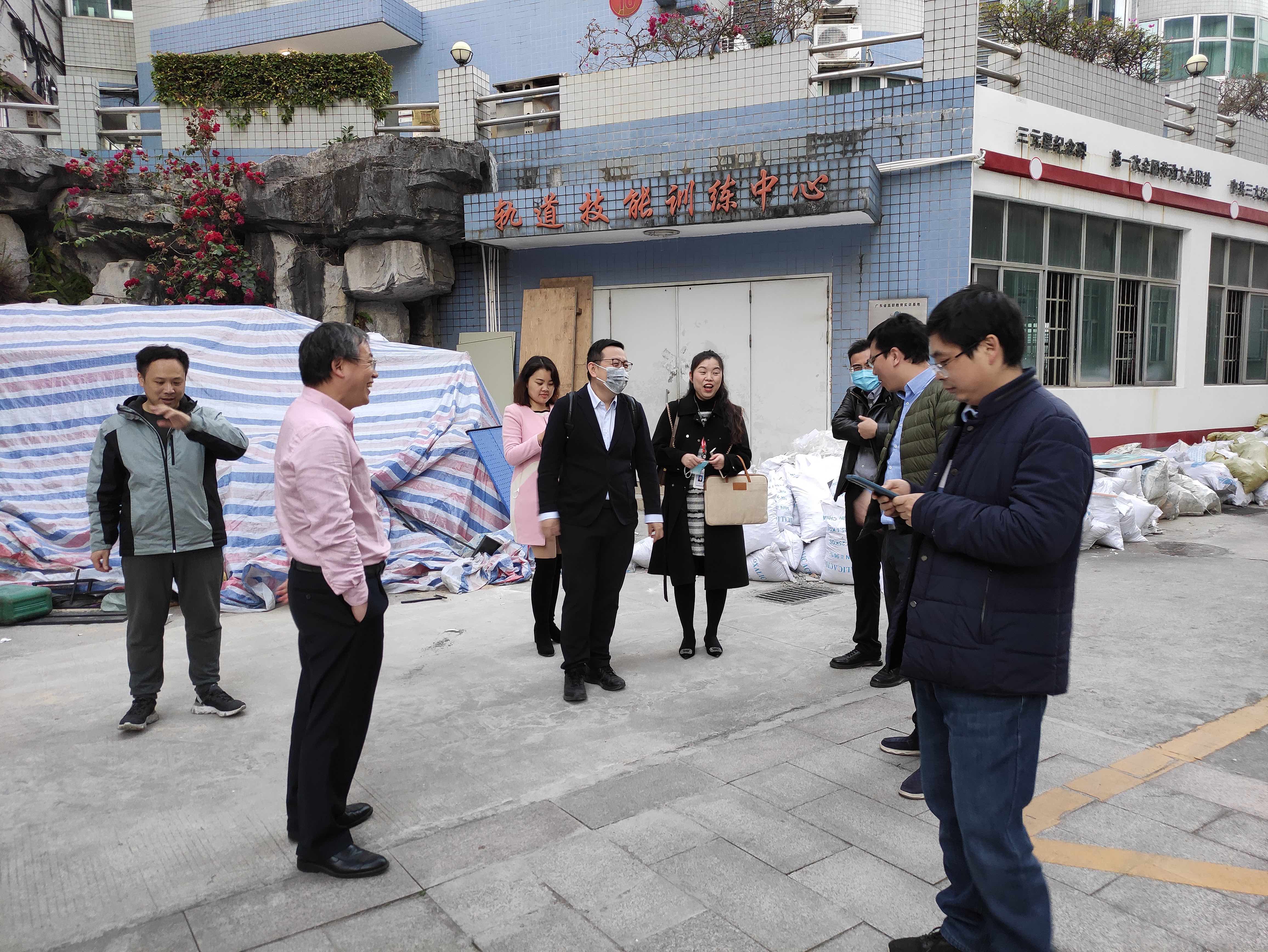 实训室参观2.jpg