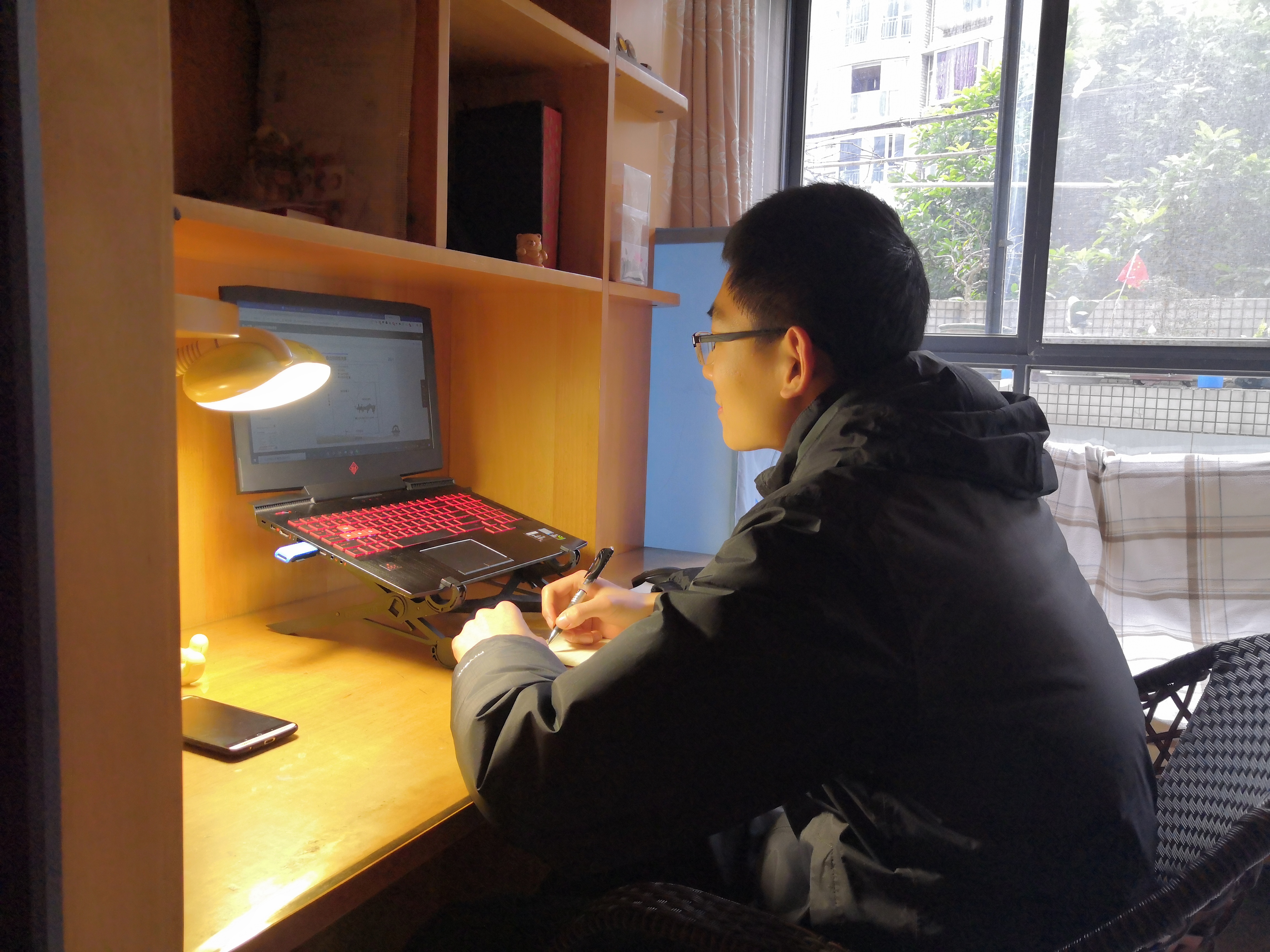 1583197908021061535.jpg 666学生听课1.jpg